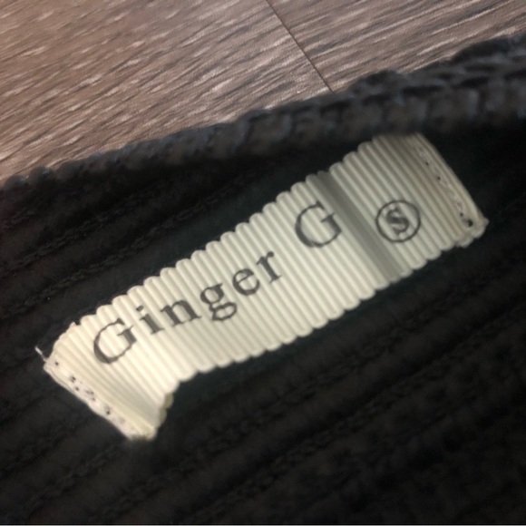 Ginger G Black Textured Mini Skirt with Gold Zipper - Size S - Chic & Flattering - Picture 3 of 5